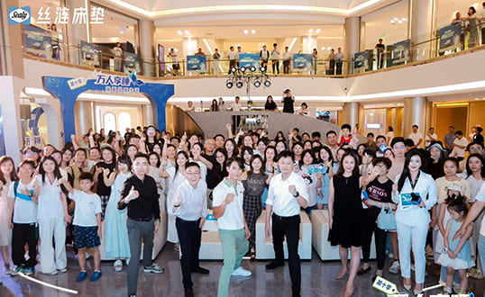 丝涟智能焕新盛典暨吴尊”一日店长“品牌活动 ！
